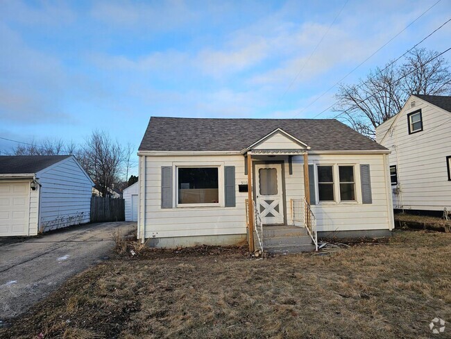 Building Photo - TWO Bedroom house