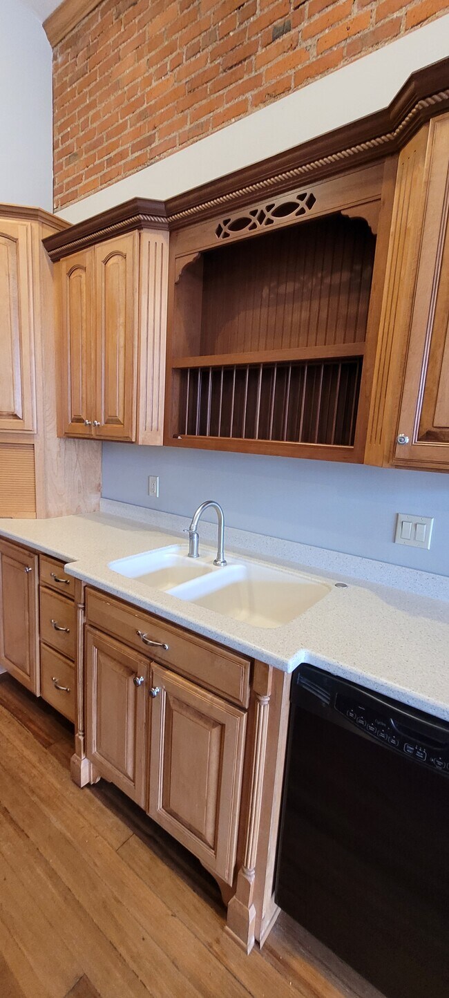 Dual sink - 520 W 1st St Unit #100