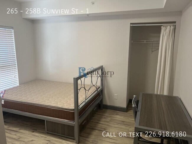 Photo - 258B-258B Sunview St