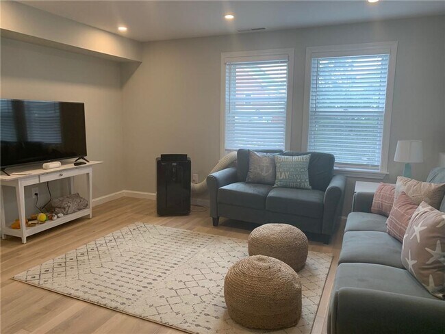 Photo - 33 Van Zandt Ave Unit 1