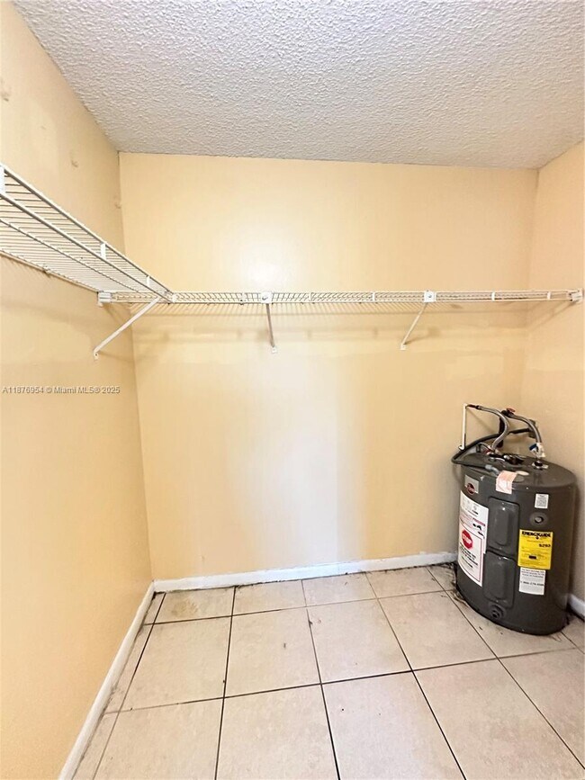 Photo - 95 NE 41st St Unidad M189