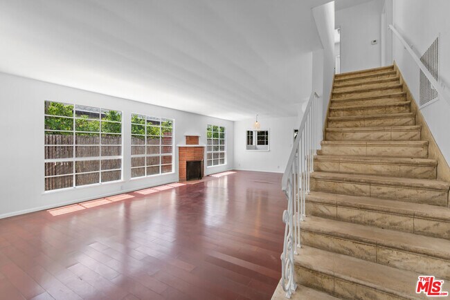 Photo - 1909 Normandie Ave