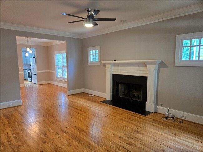 Photo - 105 Selman St SE