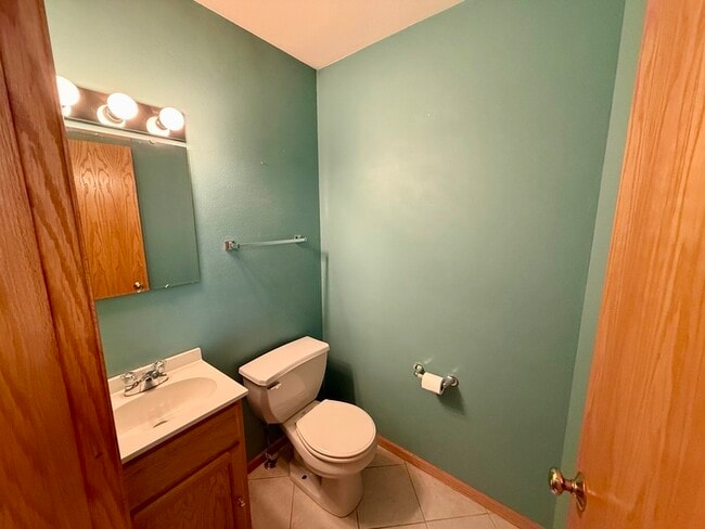 Photo - 721 Broderick Dr NE