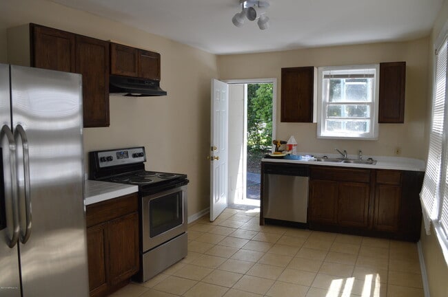 Photo - 803 Acosta St