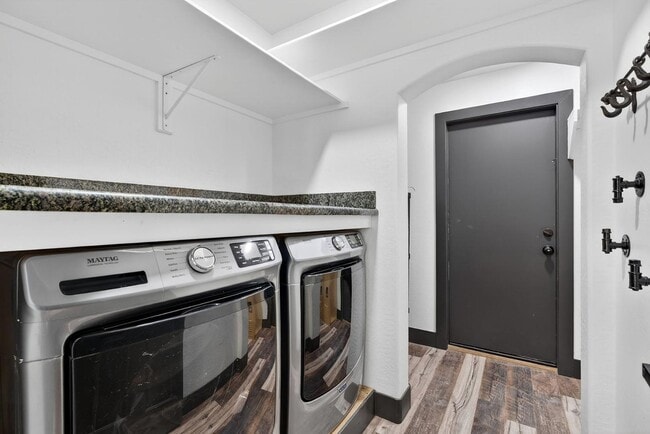 Photo - 6932 E Pearl St