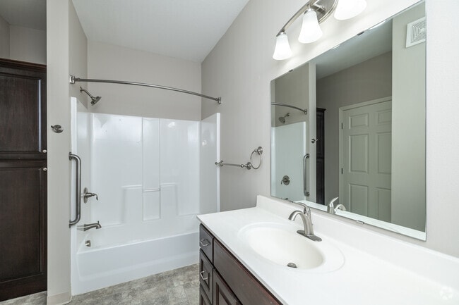 2BR, 1BA - 1,056SF - Bathroom
