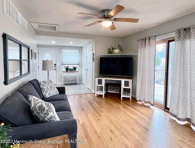 Photo - 1032 2nd Ave