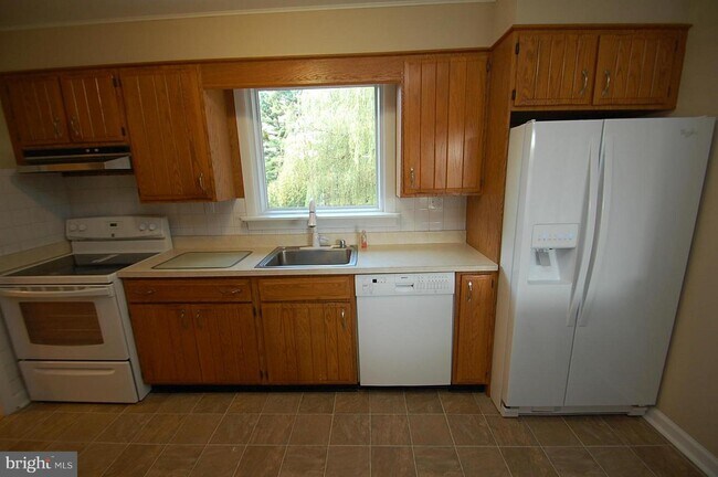 Photo - 2645 Putnam Rd