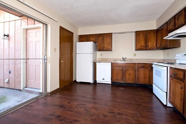 Photo - 1536 Richmond Dr