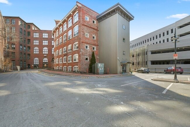 Building Photo - 200 Market St Unit 3305