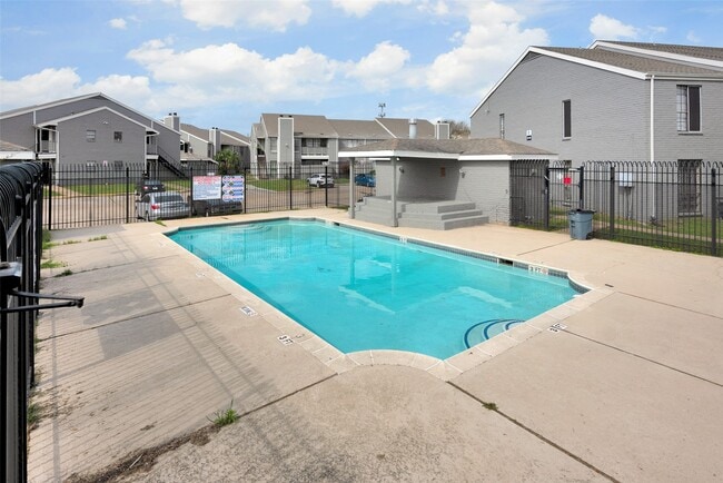 Building Photo - 12500 Sandpiper Dr Unit 186