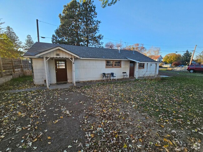 Building Photo - 379 N 1st St Rental