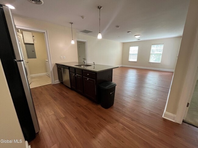 Building Photo - 11 Hampstead Pl Unit 213