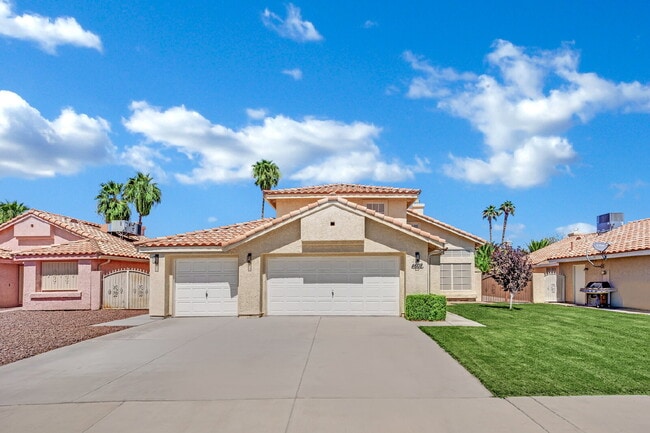 Step into this charming 3-bedroom, 3-bathr... - Step into this charming 3-bedroom, 3-bathr... Apartment
