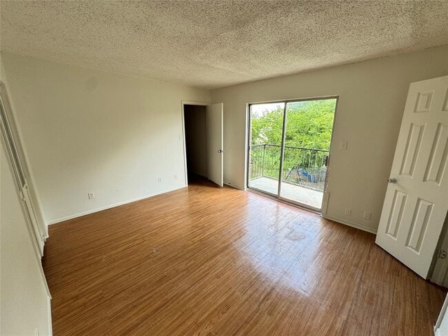 Building Photo - 1085 Linde Ave Unit 1095 Rental