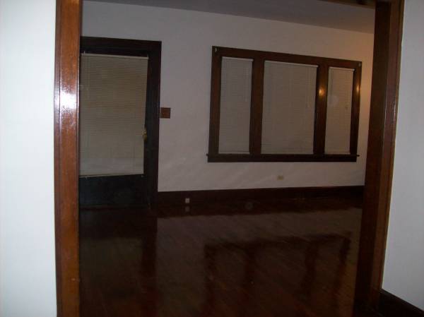 Photo - 2074 Clarence Ave