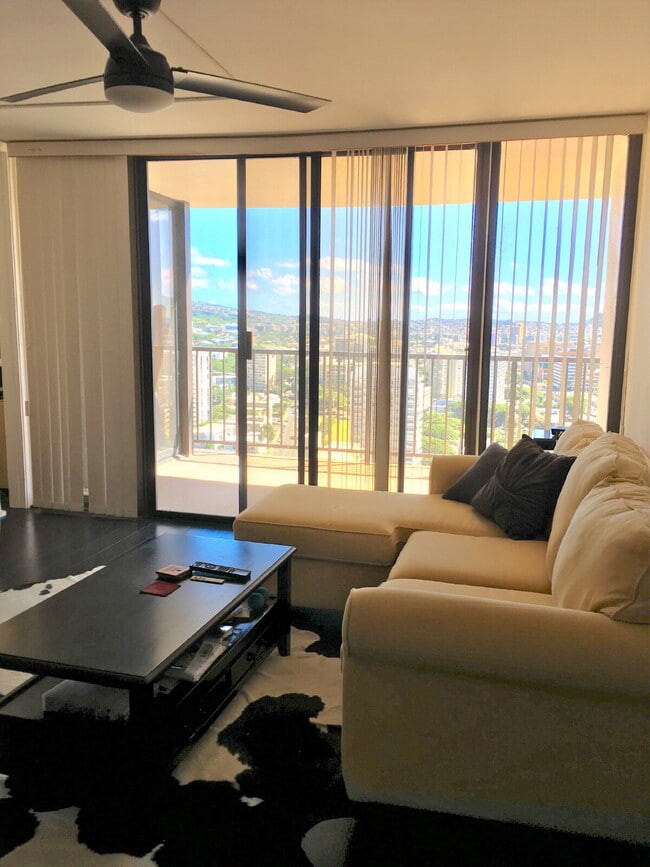 Photo - Spacious high floor 1BR/BA, 1pkg & Den - Makiki Unit 2901