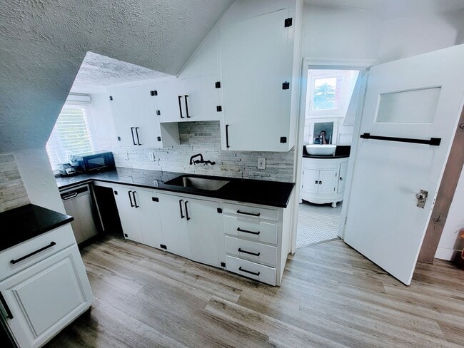 Photo - 324 L St E Unit C