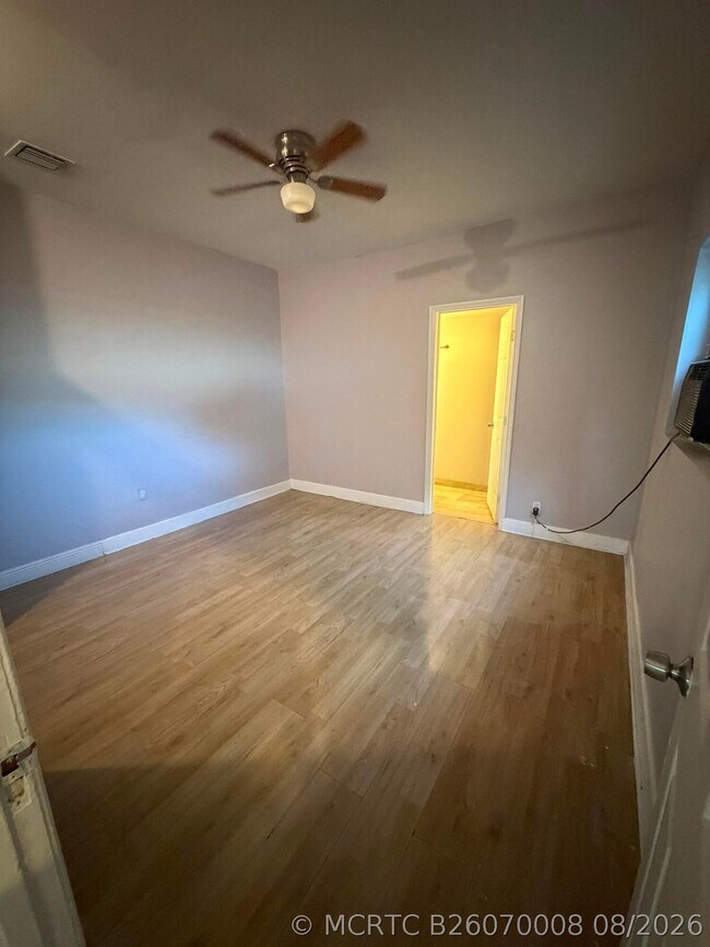 Photo - 420 Lilac Ct Unit B