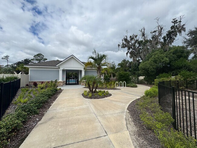 Photo - Fall Into Savings –Rent Reduced! Housing c...