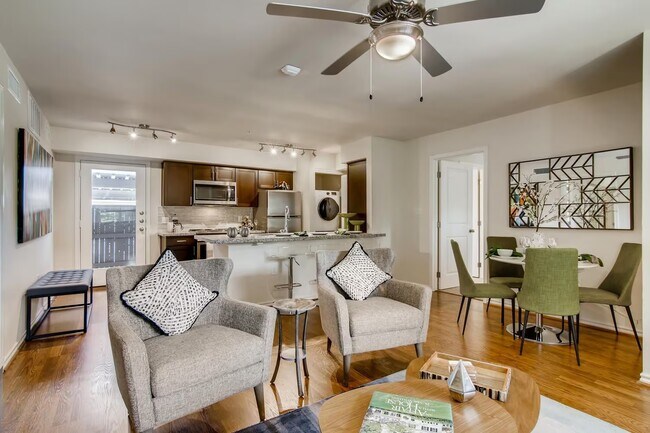 Photo - Lifestyle & Location: Explore Houston’s Be... Unidad GRP2