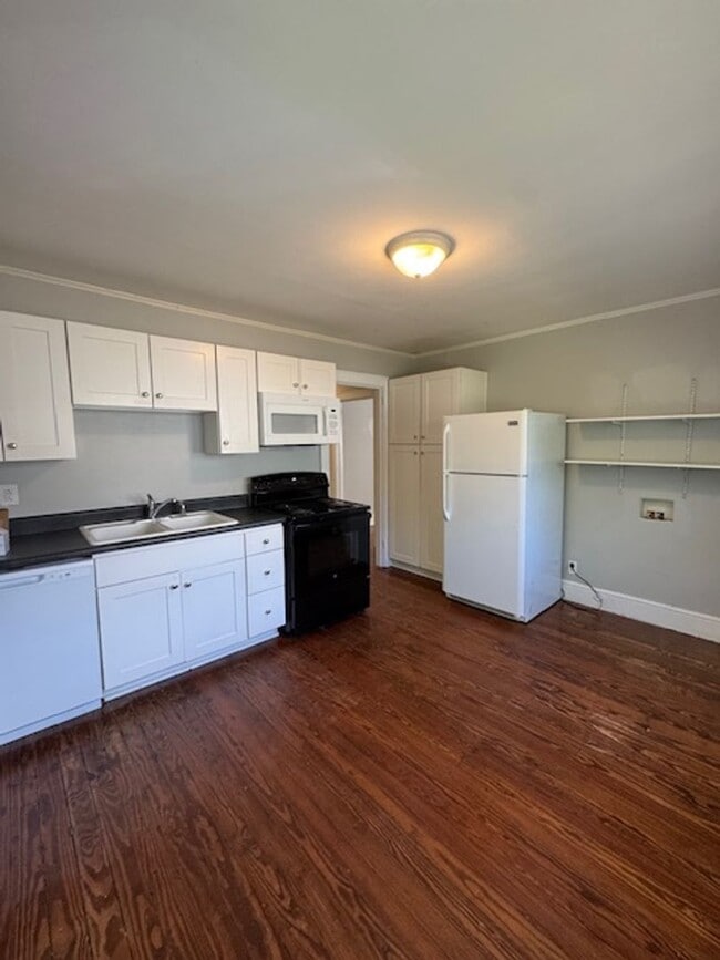 Photo - Adorable 2 Bedtoom-1 Bath Bungalow in great location, close to Downtown Greer! Lawn Service inclu...