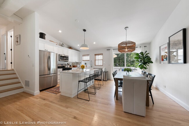 Photo - 685 Milton Dr