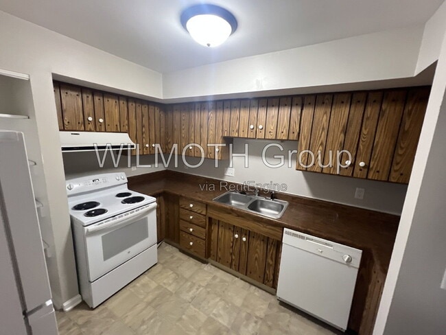 Photo - 1310 Millerwood Dr Unit 2