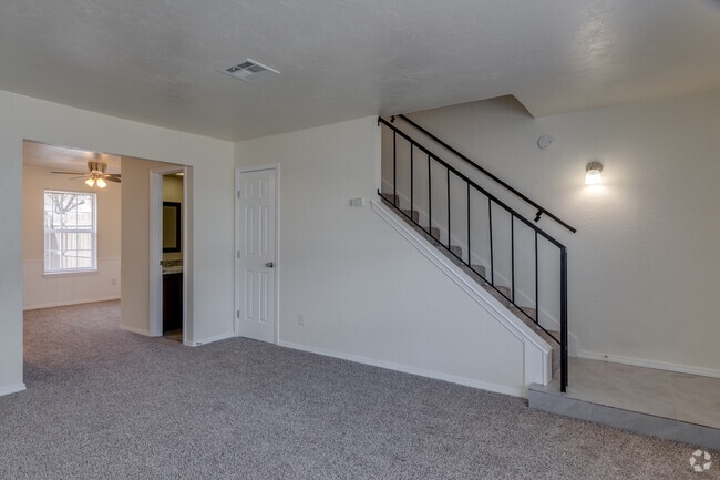 *REMODELD* 2BR, 1-1/2BA - 1200SF - Chevy Chase Apartments
