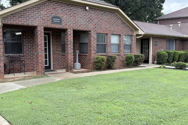 Photo - Summer Courtyard Apartments