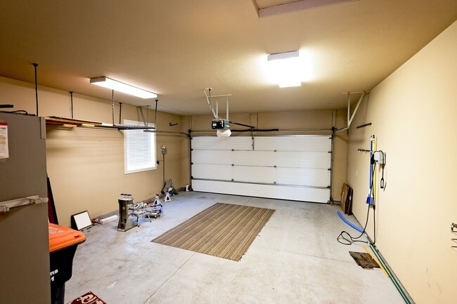 Photo - Townhouse located near Canyon Rim Parkway ...