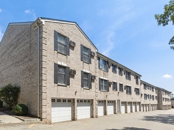 Coventry Square Apartments