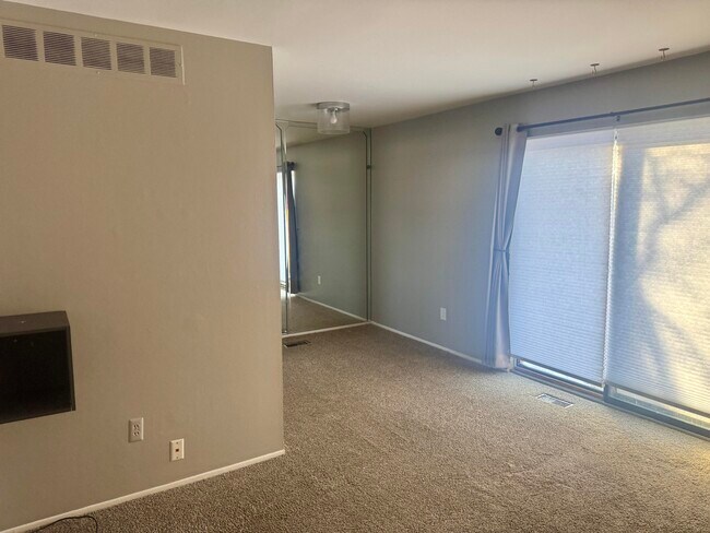 Photo - 5065 N Crooks Rd Unidad 52