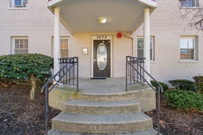 Photo - Congress Heights Three Bedroom W/Washer & Dryer In Unit!