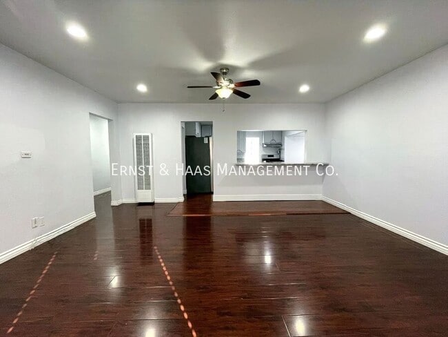 Photo - 1341 W School St