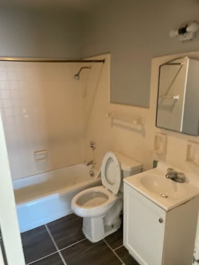 Photo - 2322 W Juneau Ave Unit 2322-4 Lower Front