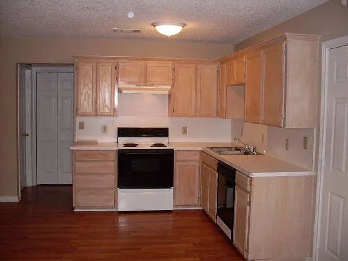 Photo - 316 Peachtree Ln