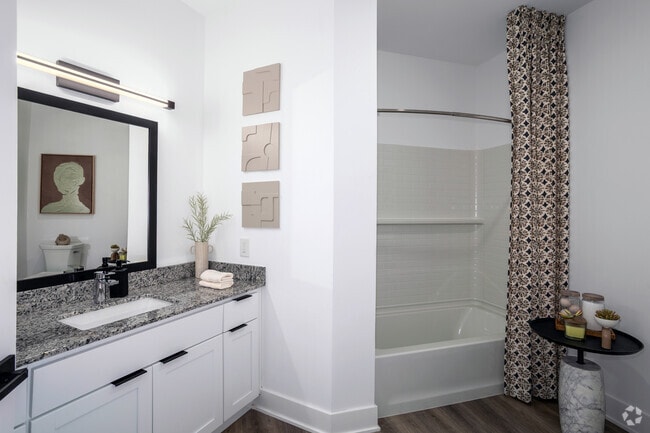 2BR, 2BA - 1,190SF - Wexford I - Primary Bathroom