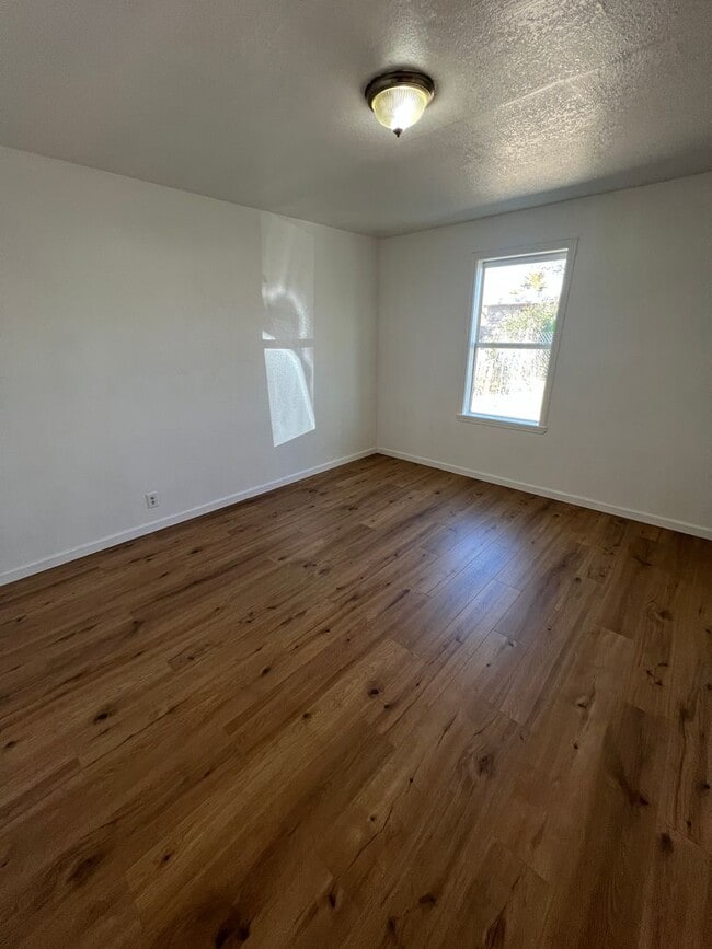 Building Photo - Cozy 1 bedroom back house