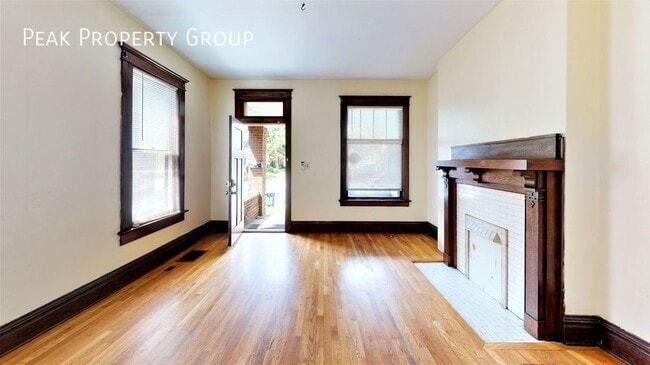 Photo - 2074 Summit St