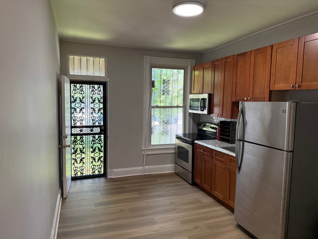 Building Photo - Cozy 1 Bedroom Studio Apartment in Charles Village Community Unit 1
