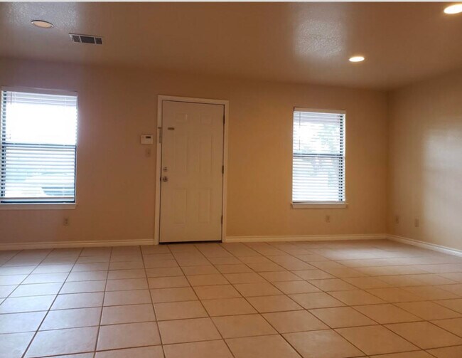 Photo - Log Cabin Plaza Unidad 104