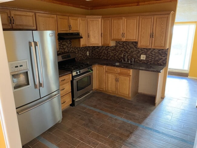 Beautiful 4-Bedroom Twin Home in Elmwood P... - Beautiful 4-Bedroom Twin Home in Elmwood P...
