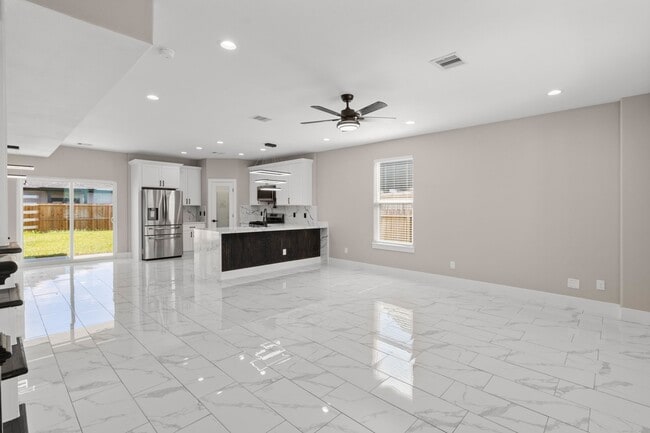 Photo - 7927 Colonial Ln