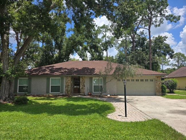 Building Photo - Lovely 4 Bedrooms / 2 Bathrooms / 2-Car Garage