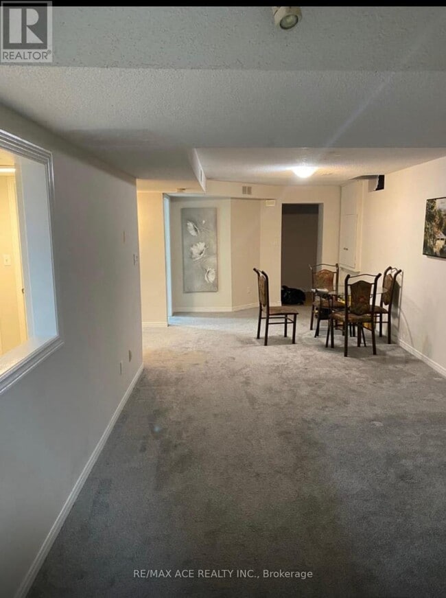 Photo - 90 Monk Crescent Unité Bsmt