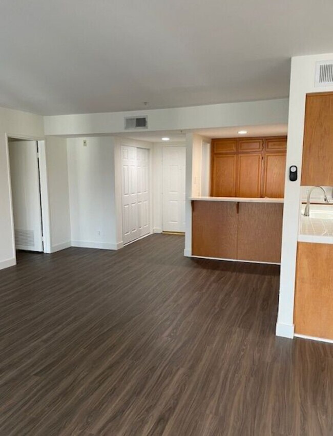 Photo - 4540 Natick Ave Unidad 304