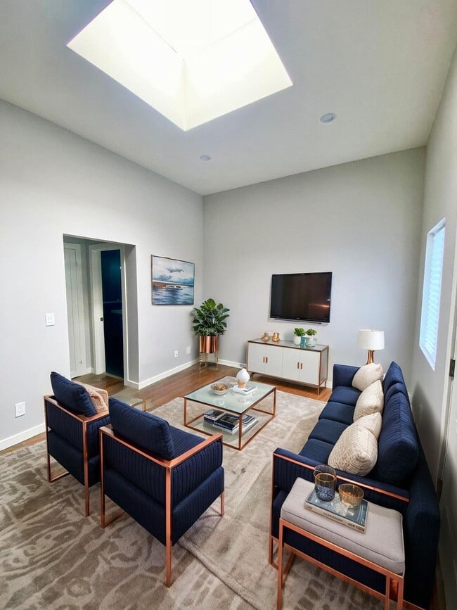 Photo - Sweet Spot Alert! Cozy 1 Bed in the Heart of LA