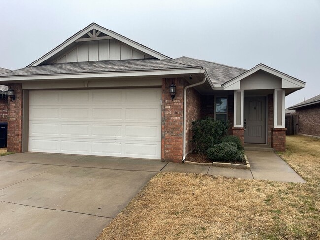 Photo - Luxury Vinyl plank and community amenities!  Beautiful 3/2/2 in Yukon!